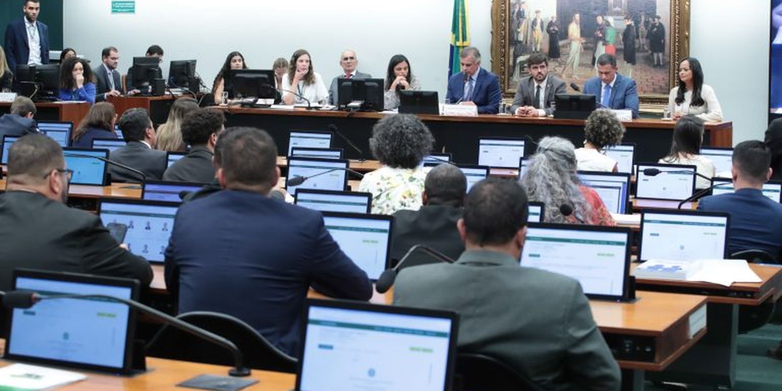 ccj-da-camara-adia-analise-da-pec-da-reducao-da-maioridade-penal