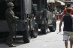 policia-faz-acao-para-cumprir-56-mandados-de-prisao-na-mare,-no-rio