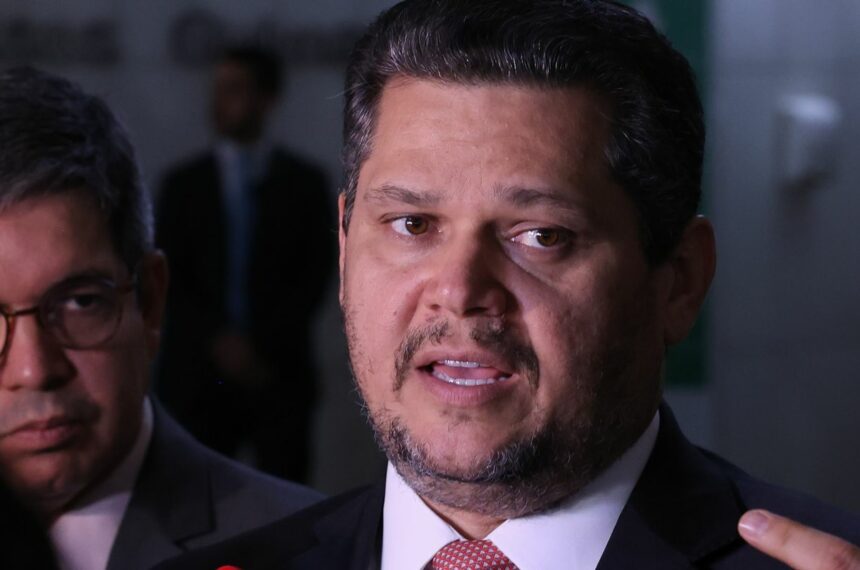 alcolumbre-mantem-pec-6×1-travada-em-semana-esvaziada-no-senado
