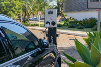governo-mantem-elevacao-de-tarifas-a-carro-eletrico-e-renova-cota-zero
