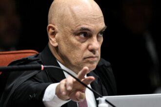 moraes-pede-parecer-da-pgr-sobre-apreensao-de-arma-de-bolsonaro