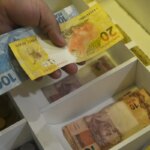 caixa-paga-bolsa-familia-a-beneficiarios-com-nis-de-final-8