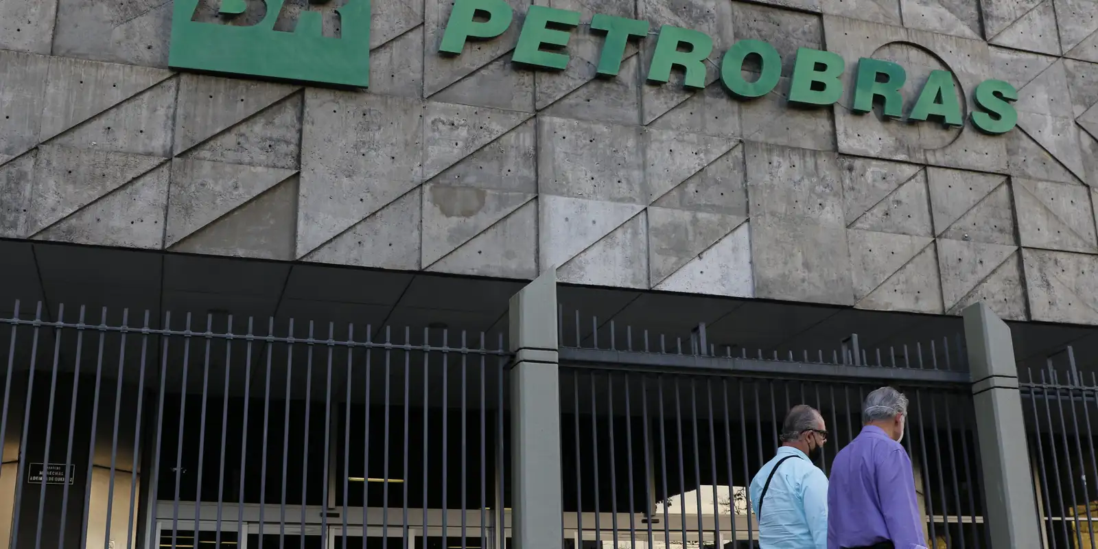 com-alivio-da-guerra,-petrobras-reduz-preco-do-querosene-de-aviacao