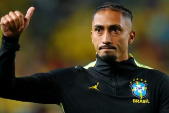 festejado,-raphinha-treina-e-se-aproxima-de-retorno-a-copa-do-mundo