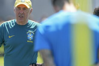 ancelotti-da-pista-de-martinelli-para-vaga-de-paqueta-contra-noruega