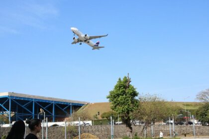 aviao-de-companhia-argentina-identifica-impacto-de-drone-no-galeao