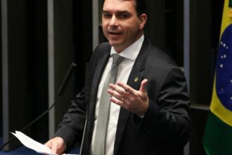 pgr-pede-que-flavio-bolsonaro-seja-ouvido-por-calunia-contra-lula