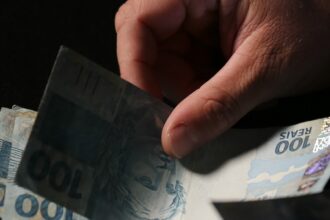 trabalhadores-nascidos-em-setembro-e-outubro-recebem-abono-salarial