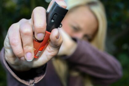 lei-que-permite-spray-de-pimenta-para-defesa-pessoal-entra-em-vigor