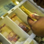 trabalhadores-nascidos-em-novembro-e-dezembro-recebem-abono-salarial