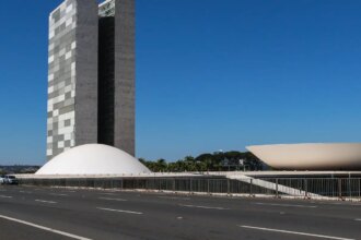 votacao-da-mp-que-zera-“taxa-das-blusinhas”-e-adiada-para-terca