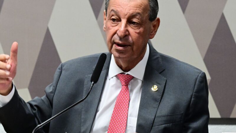 Relator da CCJ rejeita emendas da oposição que buscavam manter 6×1