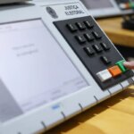 tse-manda-eduardo-bolsonaro-retirar-posts-de-desinformacao-sobre-urnas