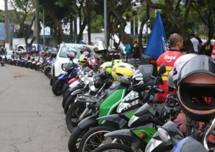apenas-1-em-cada-5-motociclistas-de-app-tem-cobertura-previdenciaria