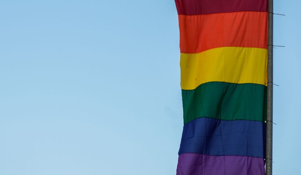justica-condena-pais-a-indenizar-filho-expulso-por-orientacao-sexual