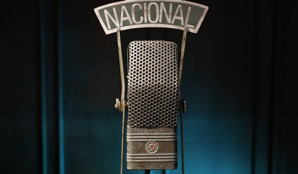 no-mundo-da-bola-recorda-momentos-epicos-do-esporte-na-radio-nacional