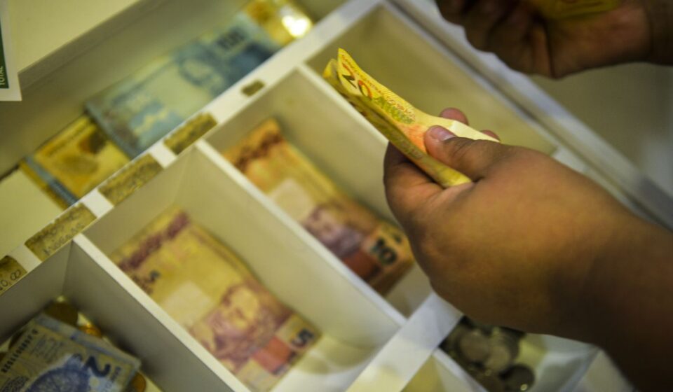 inpc-tem-variacao-negativa-em-agosto-e-soma-3,98%-em-12-meses