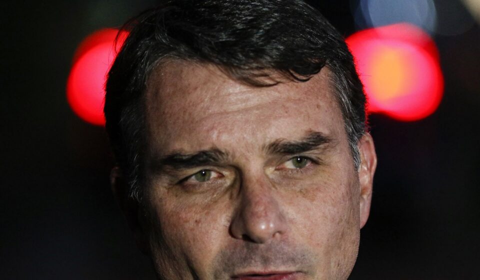 pf-aponta-cobrancas-de-flavio-a-vorcaro-por-filme-dark-horse
