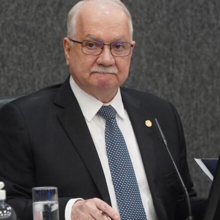 fachin-da-24-horas-para-pf-enviar-informacoes-sobre-celular-de-vorcaro