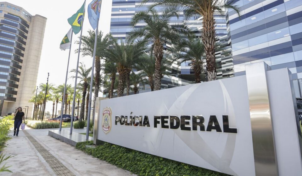 pf-esta-com-celular-de-vorcaro-e-afirma-poder-enviar-dados-a-ministros