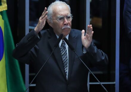 ex-presidente-jose-sarney-e-internado-com-quadro-de-pneumonia