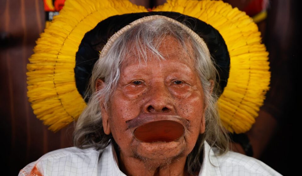 cacique-raoni,-de-94-anos,-recebe-cuidados-paliativos-em-mato-grosso