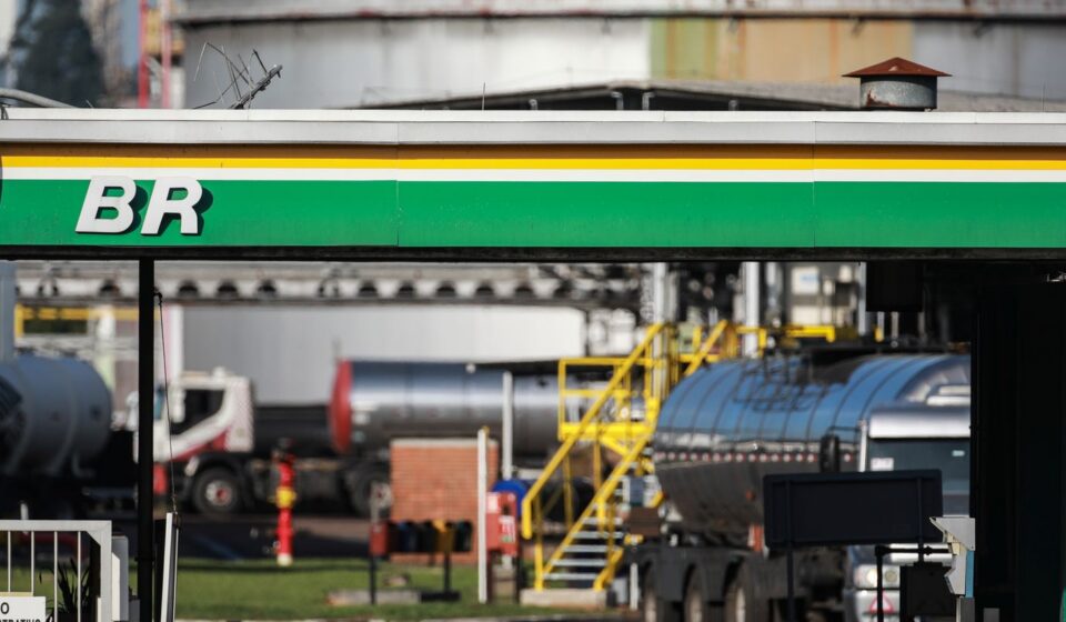 petrobras-aumenta-diesel,-mas-subsidio-mantem-valor-final;-entenda