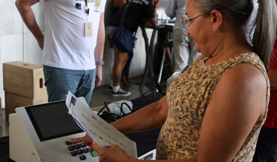 tre-rj-distribui-mais-de-1-milhao-de-colas-eleitorais-para-dia-do-voto