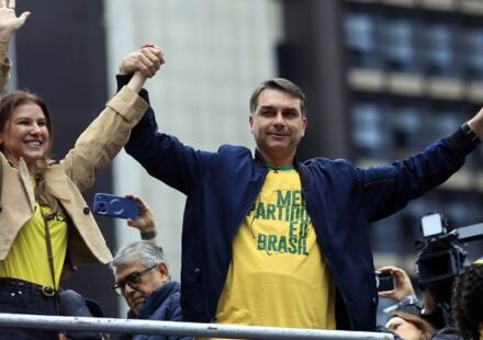 flavio-bolsonaro-propoe-enxugar-estado-e-endurecer-acoes-de-seguranca