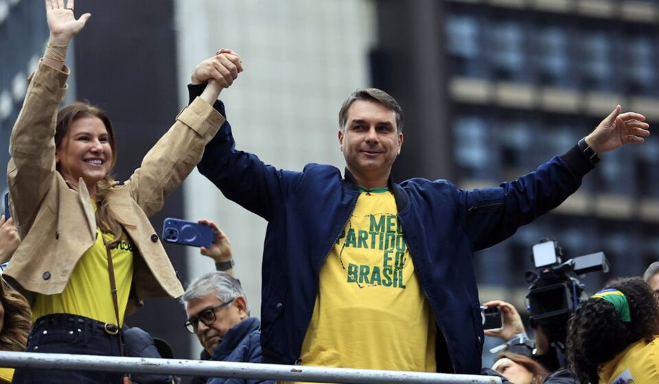 flavio-bolsonaro-propoe-enxugar-estado-e-endurecer-acoes-de-seguranca