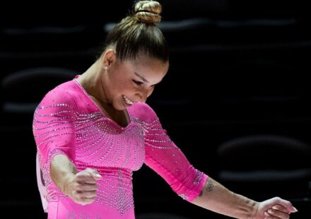 flavia-saraiva-e-ouro-nas-assimetricas-da-copa-do-mundo de-ginastica
