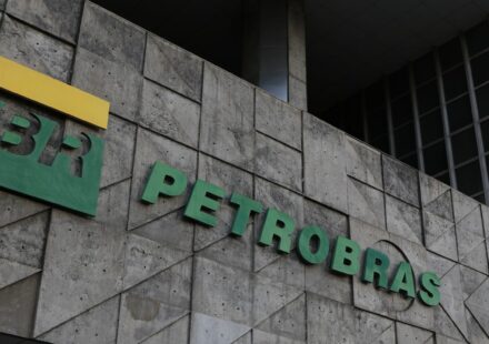 petrobras-batiza-primeiro-navio-a-navegar-com-tripulacao-100%-feminina