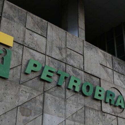 petrobras-batiza-primeiro-navio-a-navegar-com-tripulacao-100%-feminina