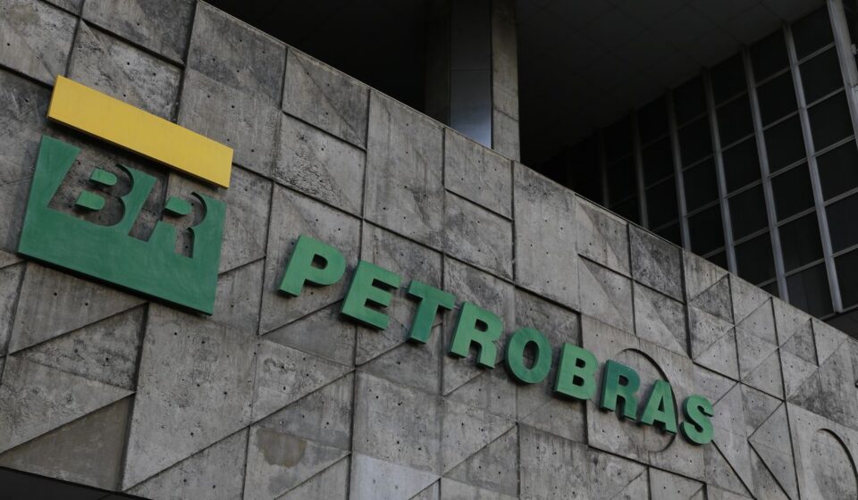 petrobras-batiza-primeiro-navio-a-navegar-com-tripulacao-100%-feminina