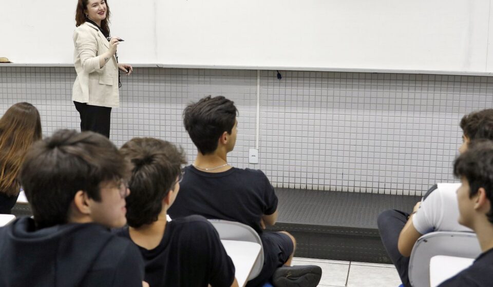 mais-de-625-mil-pessoas-fazem-a-prova-nacional-docente-neste-domingo