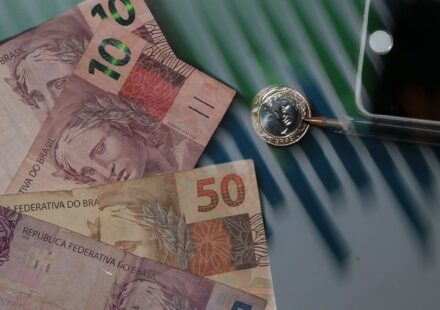 ata-do-copom-atribui-corte-da-selic-a-desaceleracao-da-economia