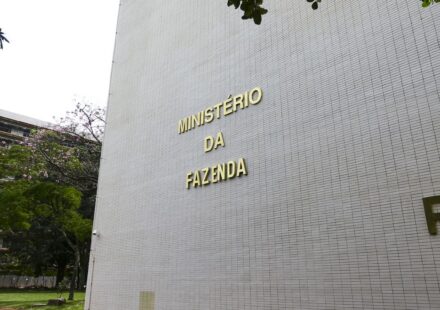 governo-reduz-projecao-do-pib-para-2%-em-2026-e-2,3%-em-2027