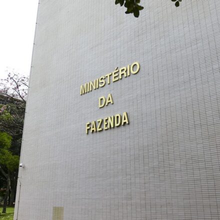 governo-reduz-projecao-do-pib-para-2%-em-2026-e-2,3%-em-2027