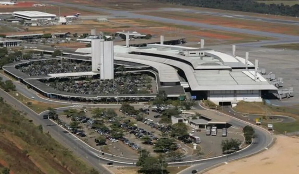 bh:-aeroporto-de-confins-suspende-operacoes-por-problema-na-pista
