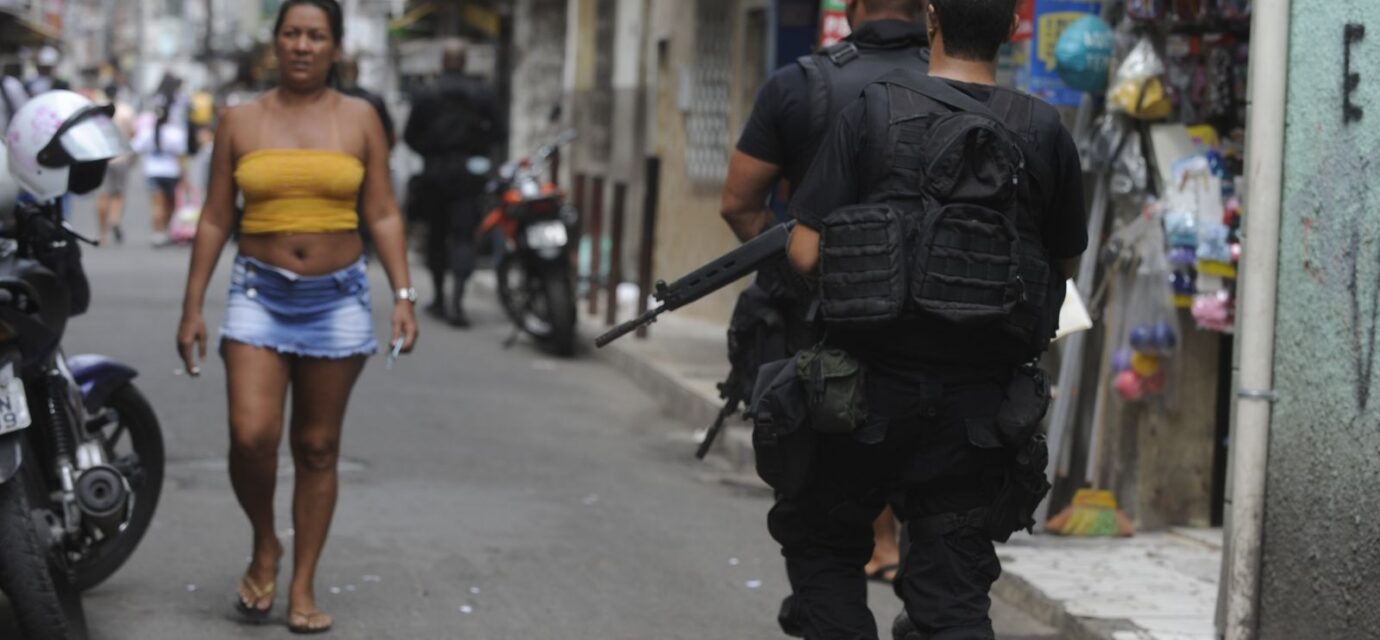 atualizacao:-operacao-da-pmrj-no-complexo-da-mare-deixa-tres-mortos