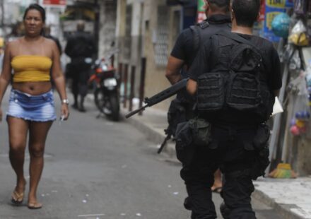 atualizacao:-operacao-da-pmrj-no-complexo-da-mare-deixa-tres-mortos