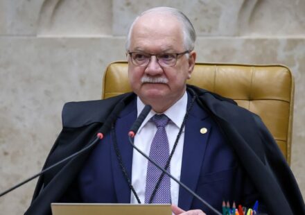 fachin-adia-discussao-sobre-postagens-de-nossa-senhora-no-stf