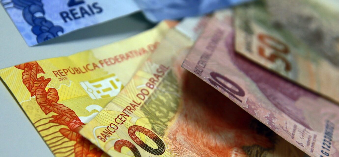 juros-para-familias-sobem-em-agosto-e-inadimplencia-chega-a-6%
