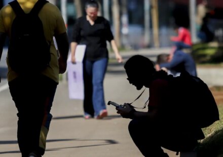 percentual-de-jovens-nem-nem-no-brasil-cai-para-22,4%,-mostra-estudo