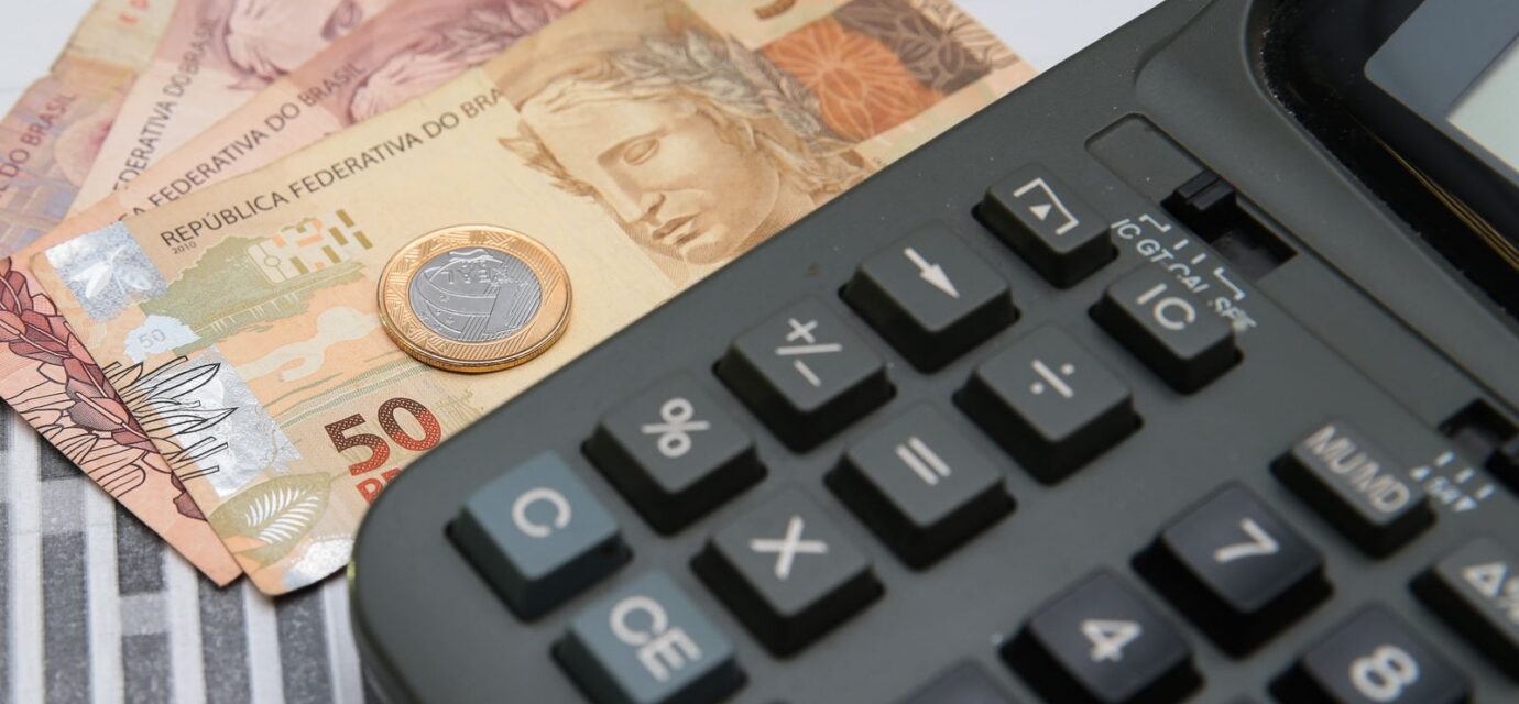 prazo-para-empresas-optarem-por-simples-e-adiado-para-15-de-outubro