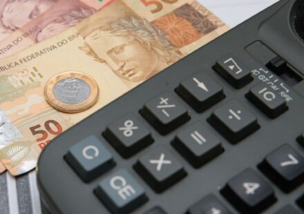 prazo-para-empresas-optarem-por-simples-e-adiado-para-15-de-outubro