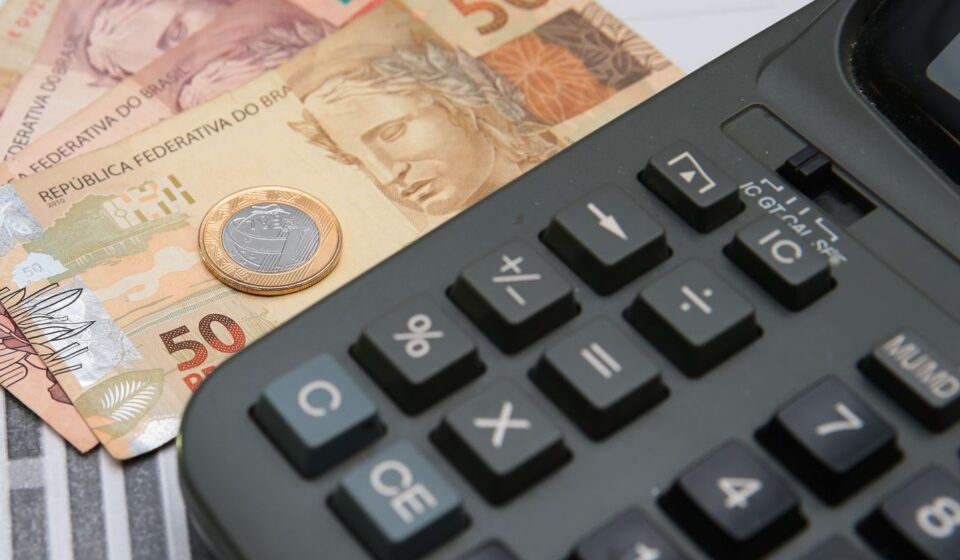 prazo-para-empresas-optarem-por-simples-e-adiado-para-15-de-outubro