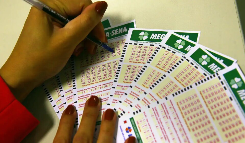 mega-sena-acumula-para-r$-82-milhoes;-confira-os-numeros-sorteados
