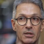 tribunal-eleitoral-de-minas-vai-apurar-uso-de-celular-por-zema-na-urna