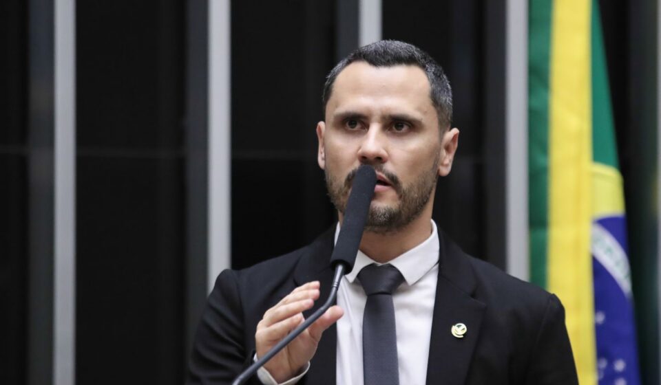 cleitinho-azevedo-e-eleito-governador-de-minas-gerais-no-1o-turno